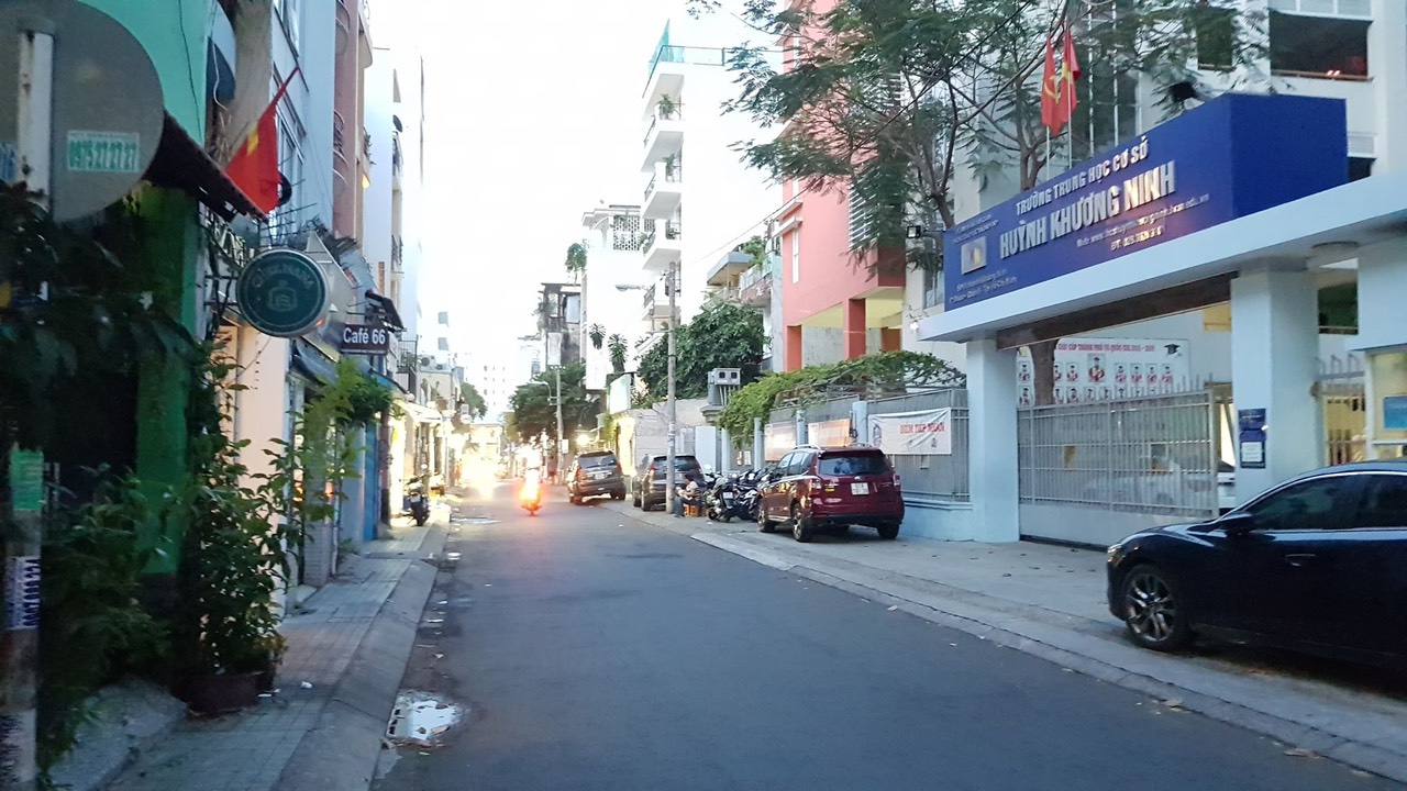 Cho thuê nhà mặt tiền Huỳnh Khương Ninh, p đakao Quận 1.